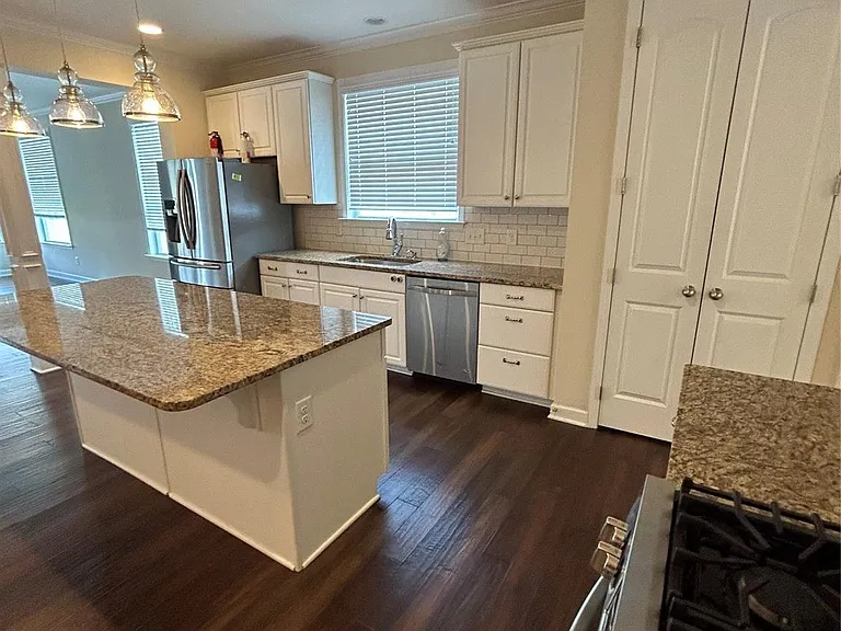 10517 Donahue Dr — Photo 9