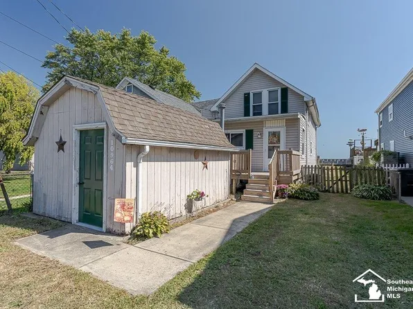 10964 Harold Dr, Luna Pier, MI 48157