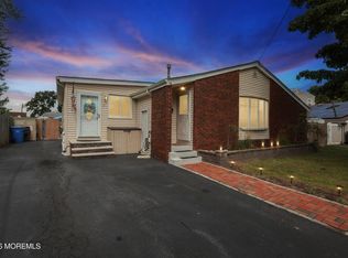 45 Woodshore W, Old Bridge, NJ 08857