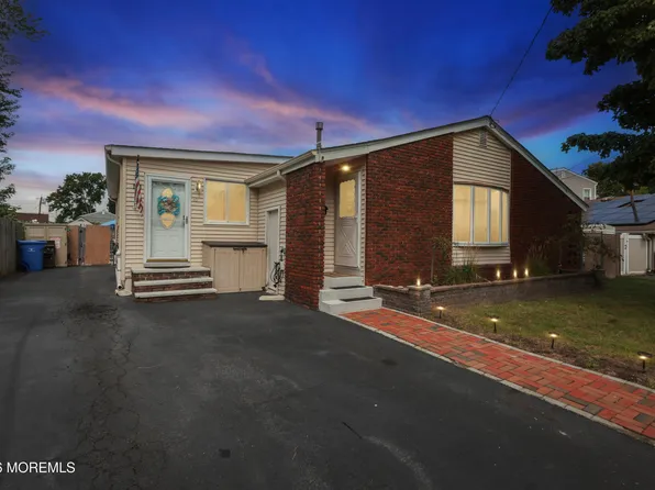 45 Woodshore W, Old Bridge, NJ 08857