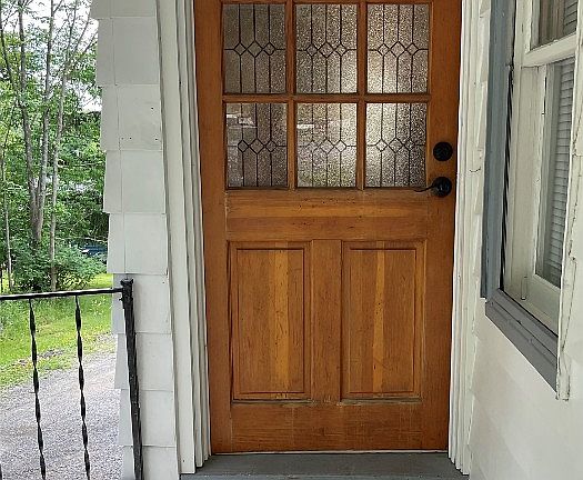 2nd image of 2319 Seneca St