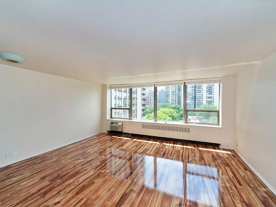 1st image of 1460 Sandburg St #703