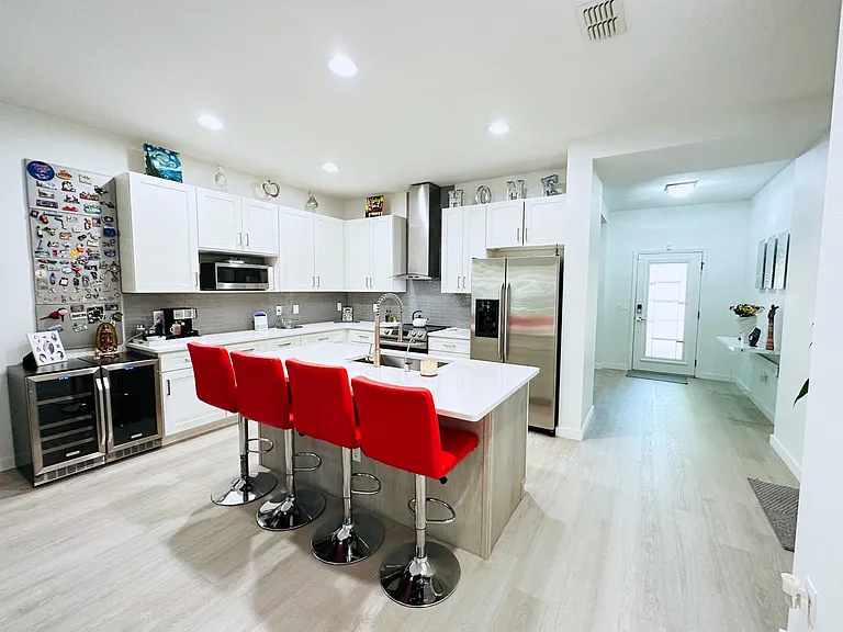 30 Amherst Pl — Photo 6