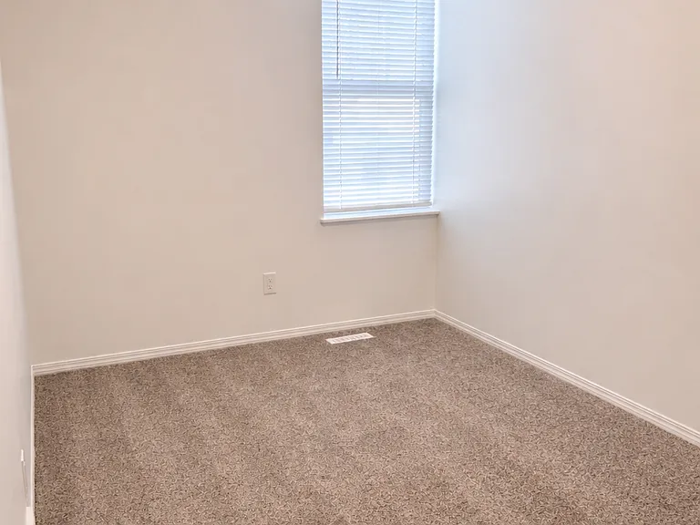 11813 47th St NW — Photo 7
