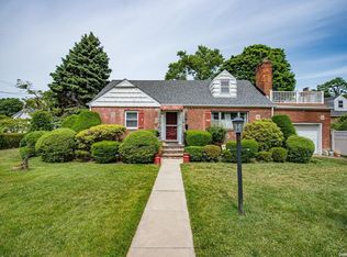 226 Gruber Ct, West Hempstead, NY 11552