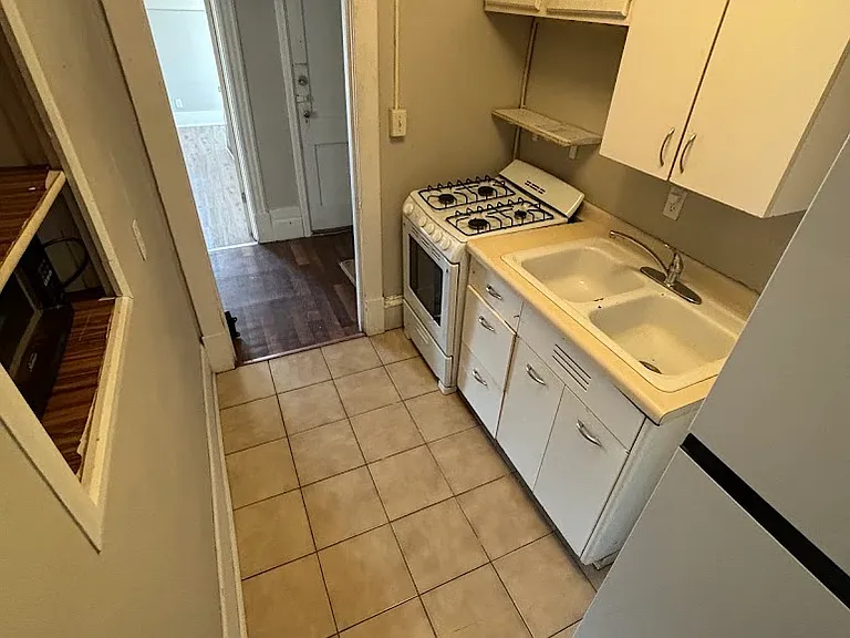 416 Broadway St NE #2 — Photo 8
