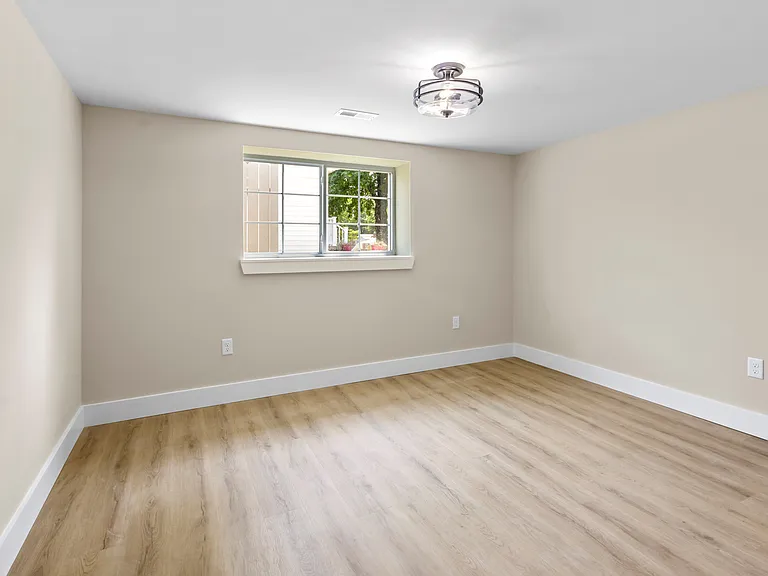 2628 Linden Pl — Photo 15
