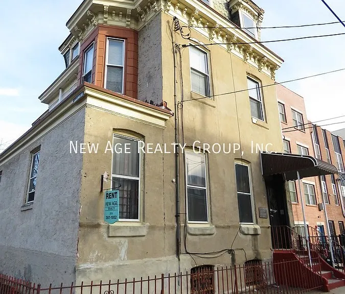 339 N 40th St #3R — Photo 1