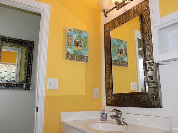 5th image of 125 E Esperanza St #7