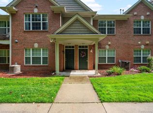 49207 W Woods Dr, Shelby Township, MI