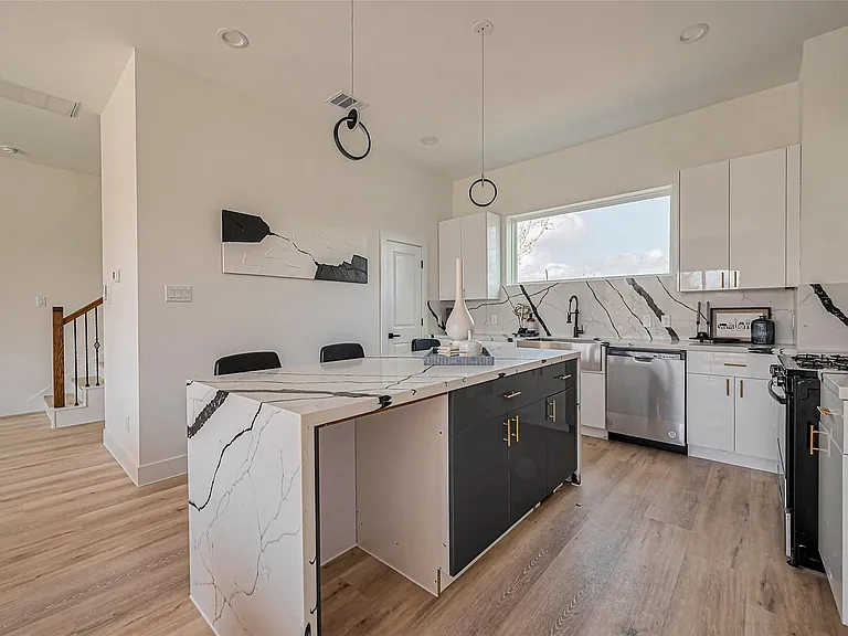 4207 Ward St — Photo 10