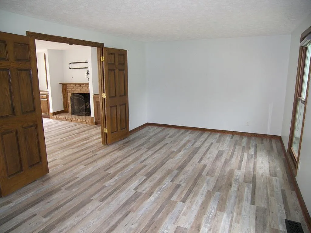 4 bed, 3.5 bath, 3392 sqft, $3,250 — Photo 3