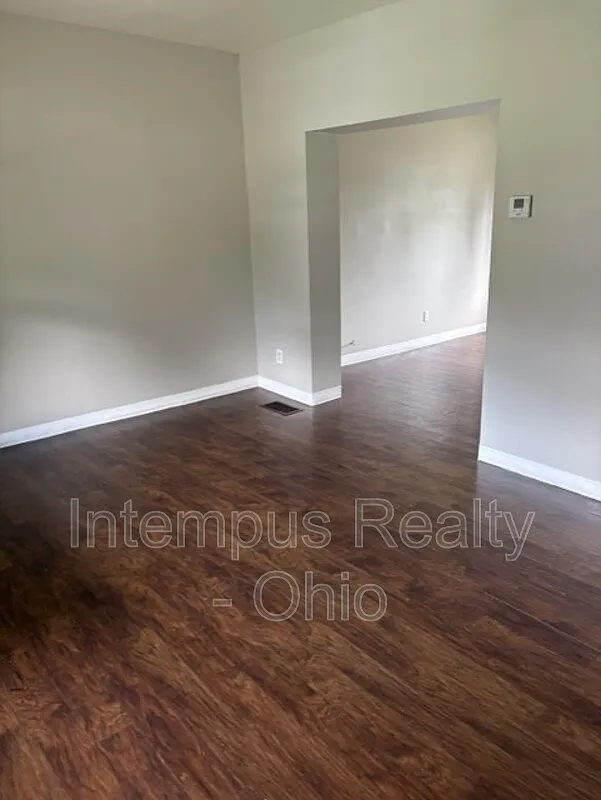 2 bed, 1.0 bath, $750 — Photo 2
