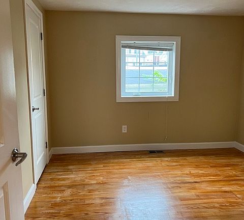 3rd image of 82 Harwood St #2