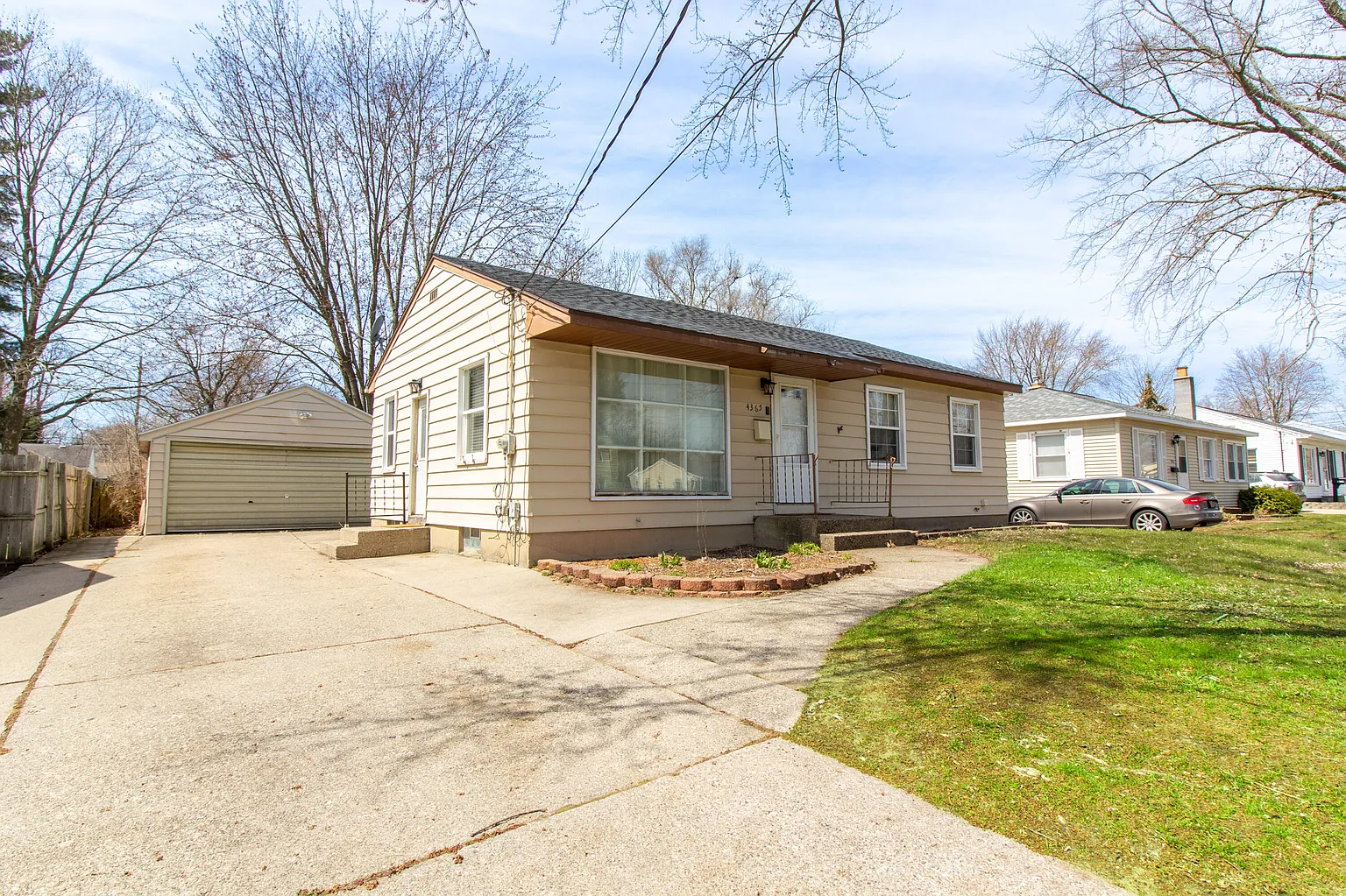 4365 Michael Ave SW photo 1