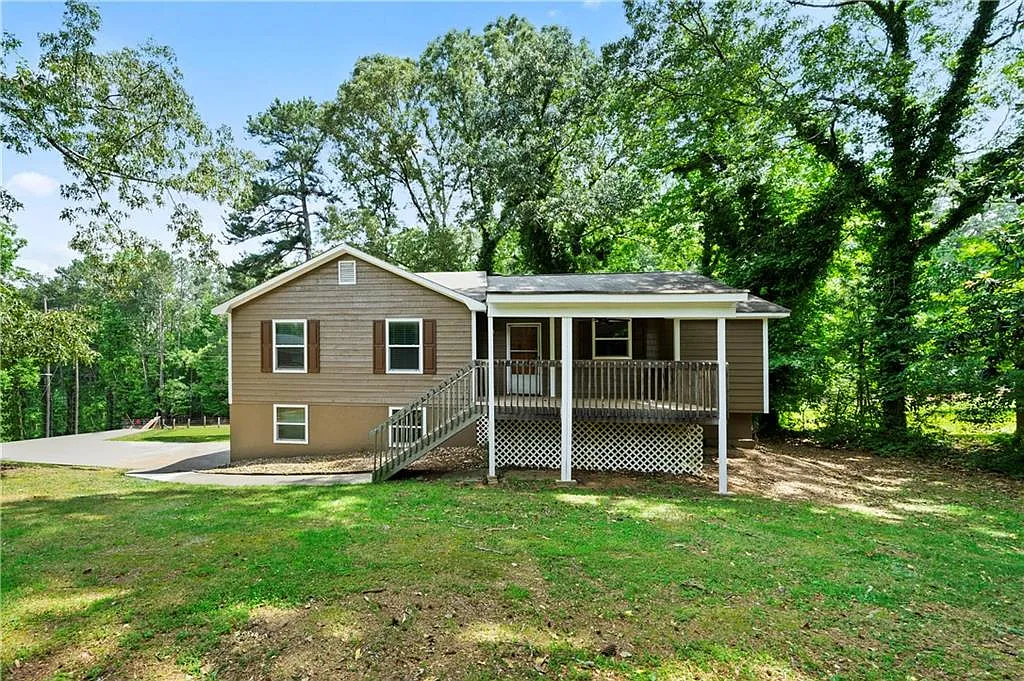 3 bed, 2.0 bath, 1946 sqft, $1,900 — Photo 1
