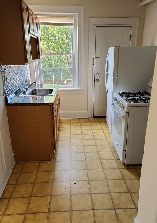 1st image of 289 Norton St APT C4