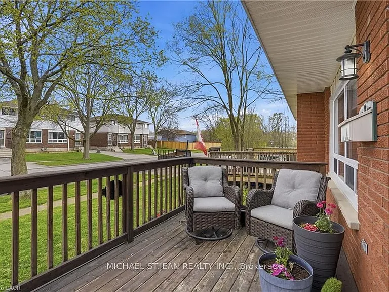 282 Roach Ave — Photo 6