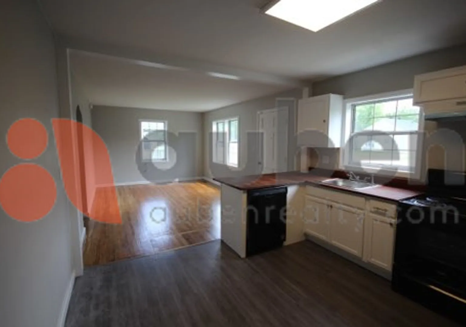 2 Bedroom Bungalow in Brainerd! — Photo 3