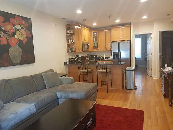3rd image of 4105 N Lawndale Ave Unit 201