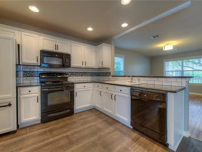 712 Alamo Plaza Dr — Photo 8