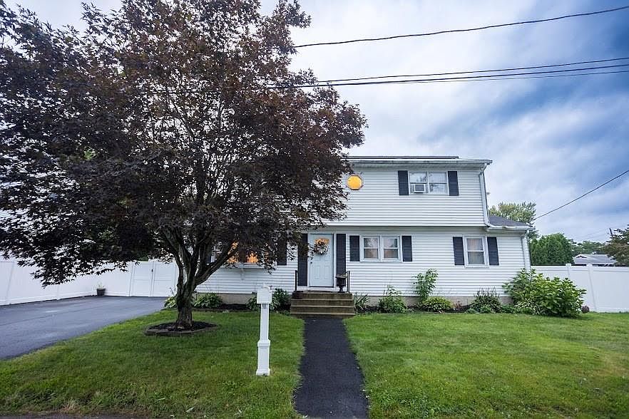 1st image of 56 Vineland Ave E