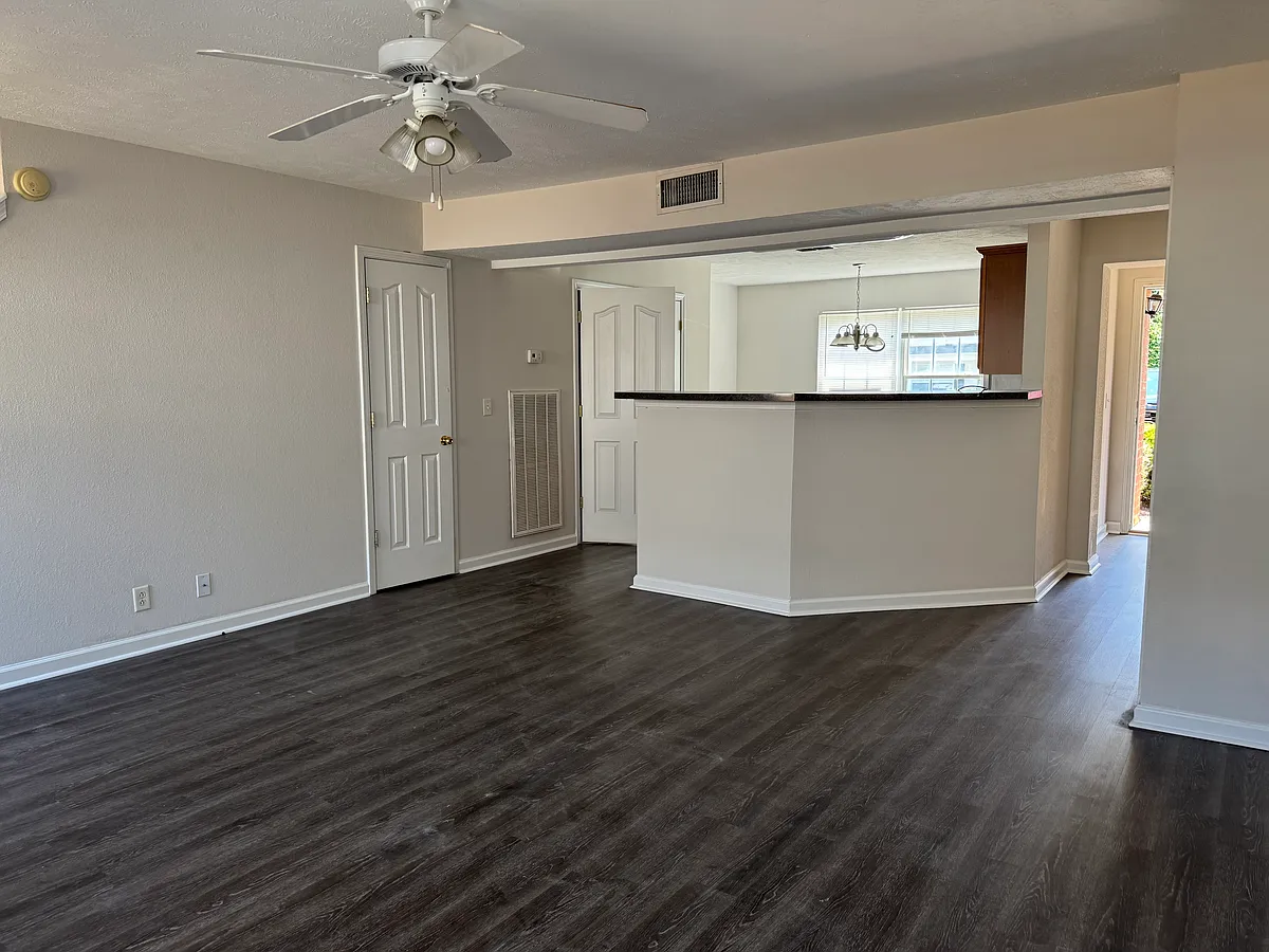 Building Photo - 316 Shoshone Pl