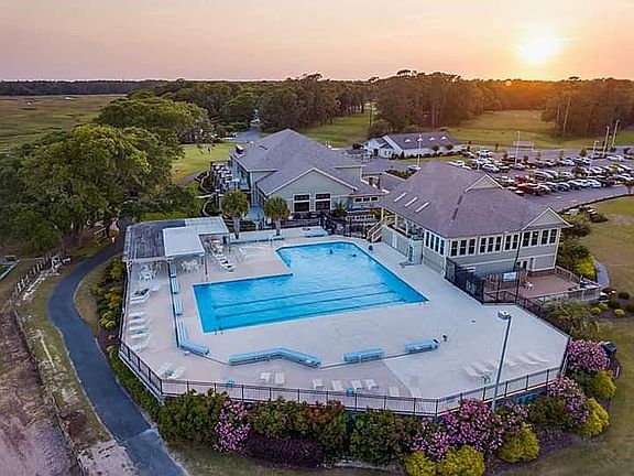 Clubhouse/Pool