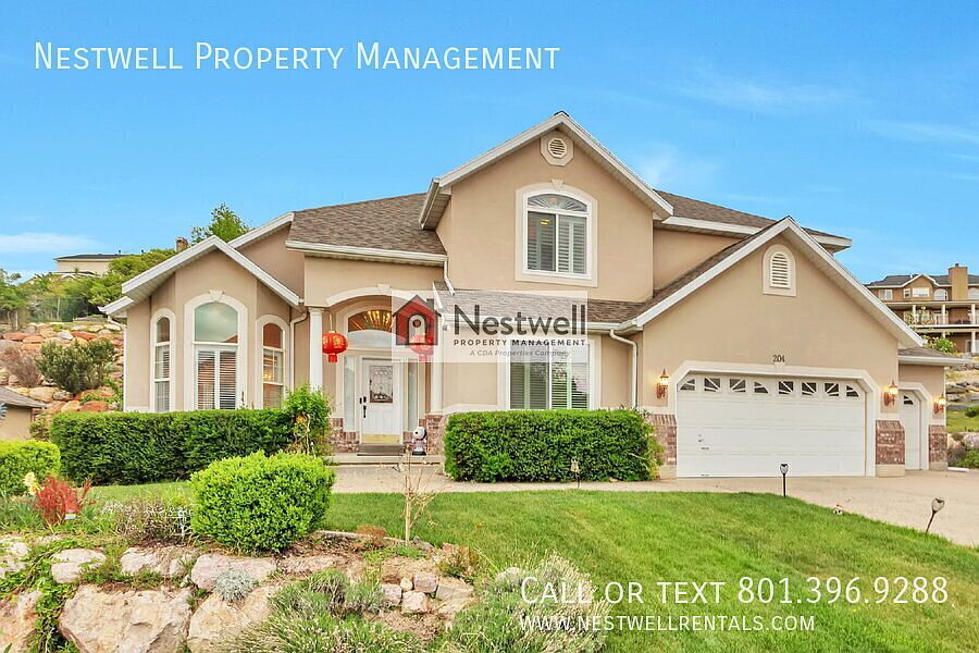 1st image of 204 N Fairway Dr