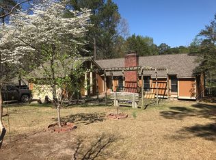 365 E Hedgelawn Way, Southern Pines, NC 28387