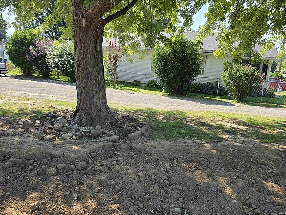 2nd image of 1602 S Luick Ave