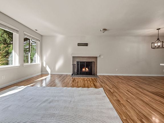 3rd image of 18900 32nd Ave NE
