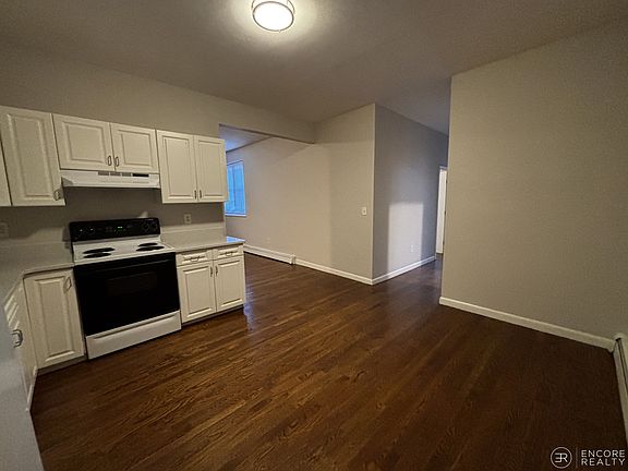 4th image of 15 Stearns Rd APT 4