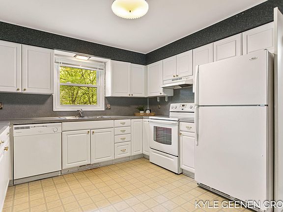 4th image of 406 Donann Dr