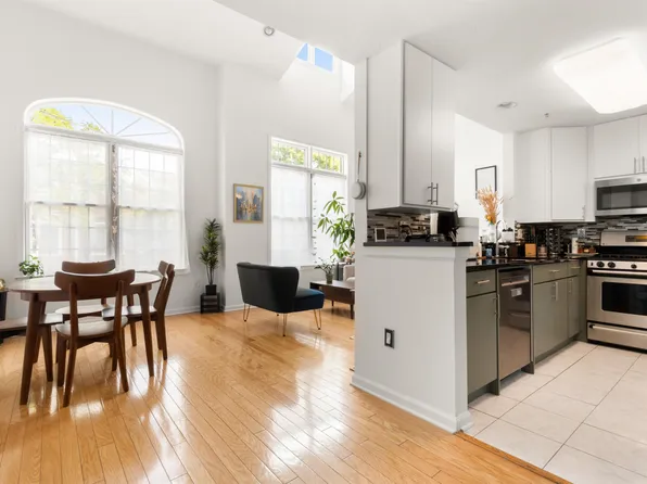 122 Abbie Ct, West New York, NJ 07093