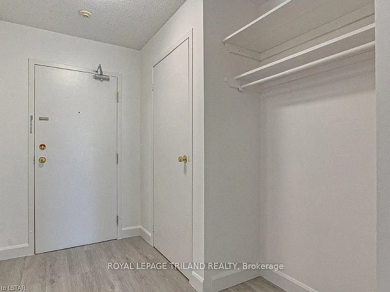 733 Deveron Cres #212 — Photo 2