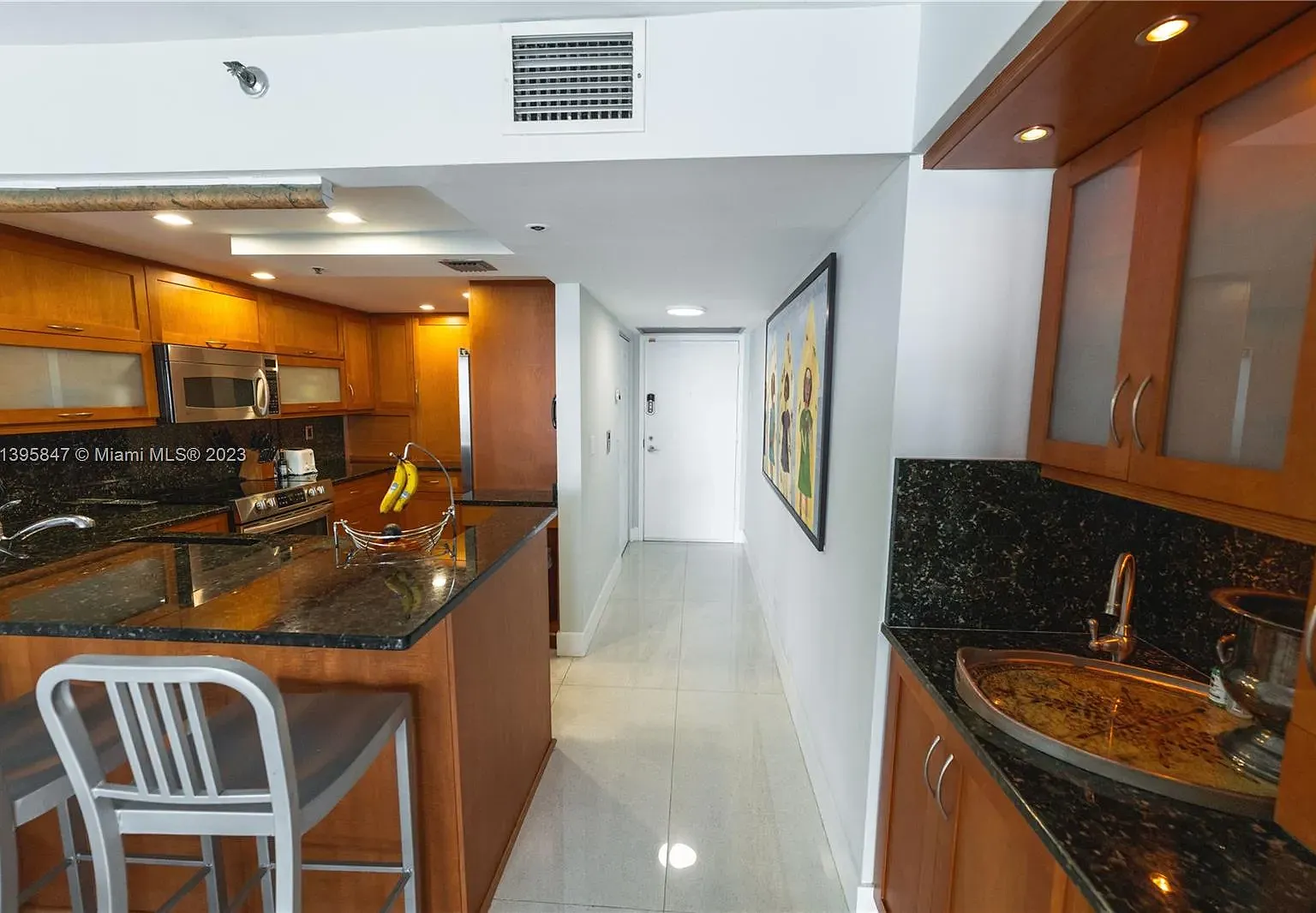 3 bed, 1602 sqft, $5,800 — Photo 2