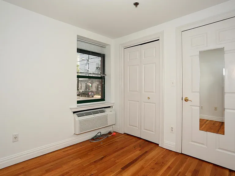 461 4th St #1W — Photo 17