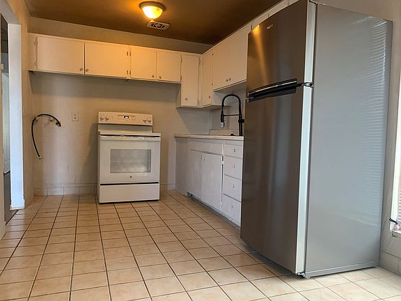 4th image of 2537 S Lake Park Cir APT 4