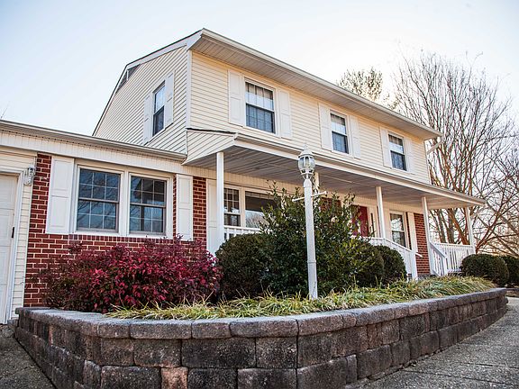 2nd image of 233 Kennedy Ct