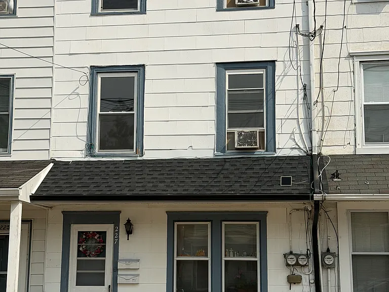 227 E Broad St #2 — Photo 1