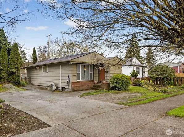 8620 35th Avenue SW, Seattle, WA 98126