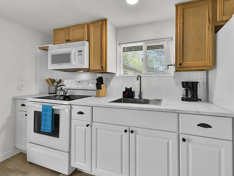6903 W Poplar St #B — Photo 10