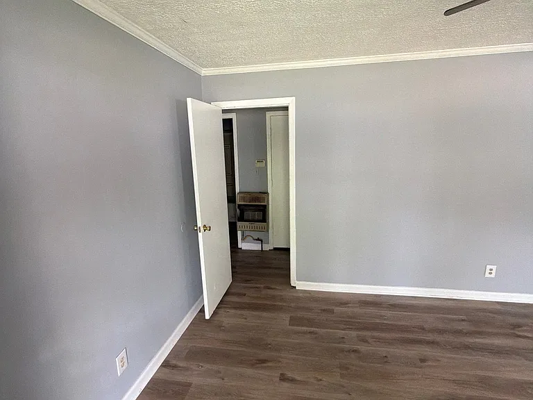 925 Oleander Ave — Photo 3