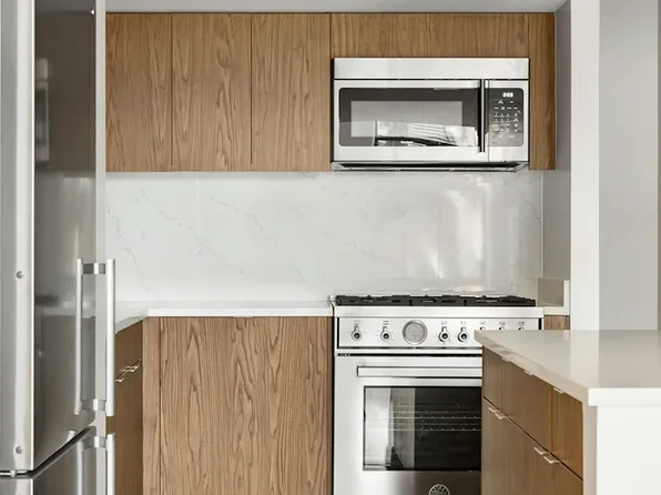 110 Horatio Street image 1 of 8