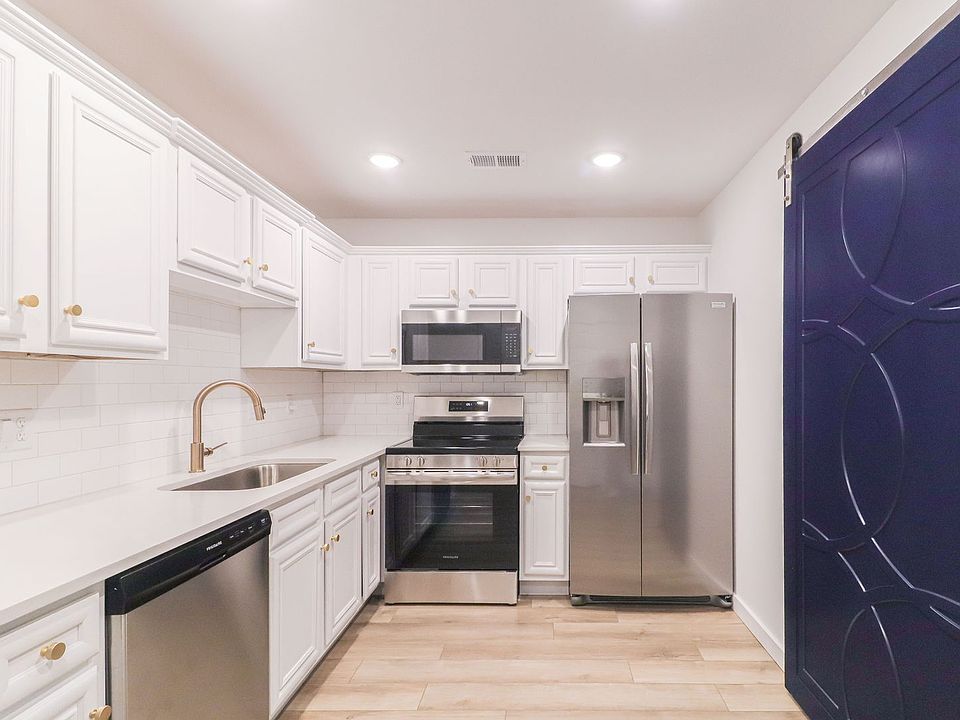 1st image of 805 E Oak Ave #4