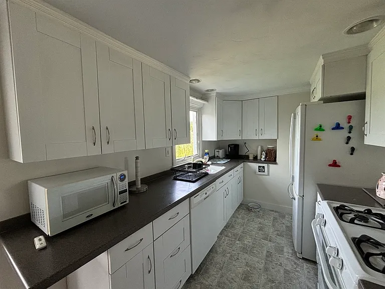 76 Bayberry Rd — Photo 2
