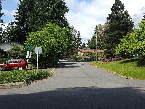 4th image of 605 154th Ave NE