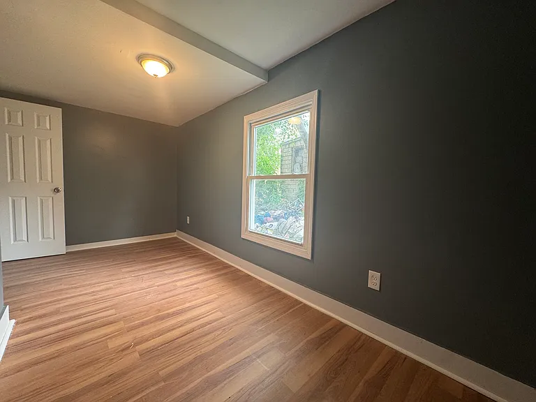 1496 Iranistan Ave #1L — Photo 7