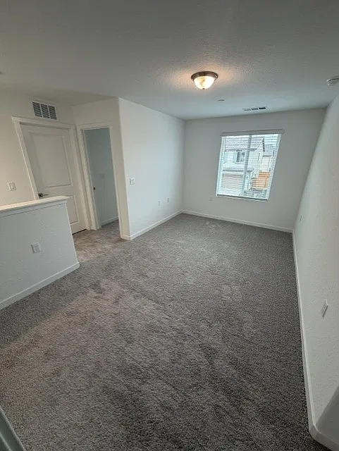 4 bed, 2074 sqft, $3,000 — Photo 2